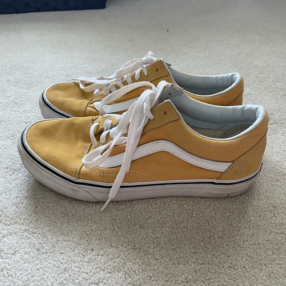 Yellow low top vans! Womens 8.5